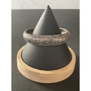 Vintage-Inspired Silver Floral Cuff Bracelet